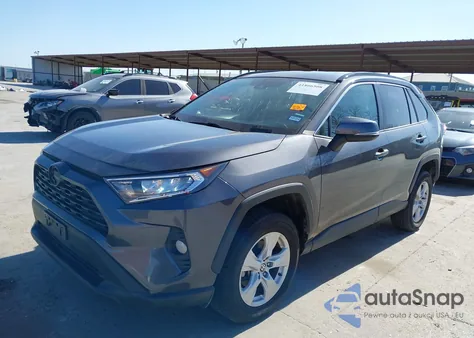 2021 Toyota Rav4 Xle z USA, uszkodzony, nr VIN 2T3W1RFV1MW137173